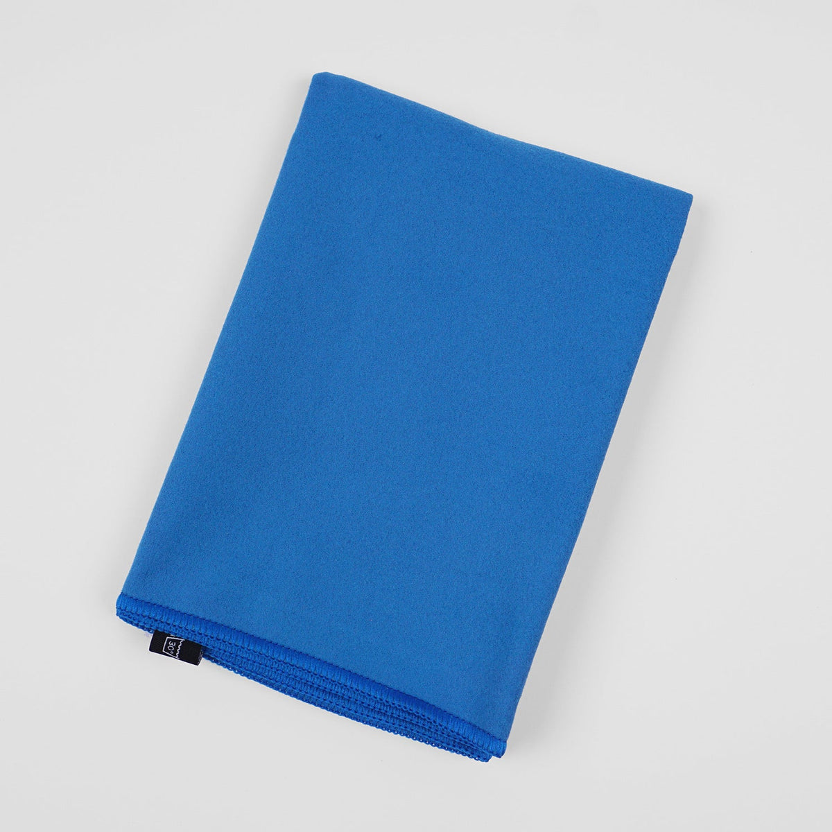 soft fleece blanket LoungeYard — product view 2
