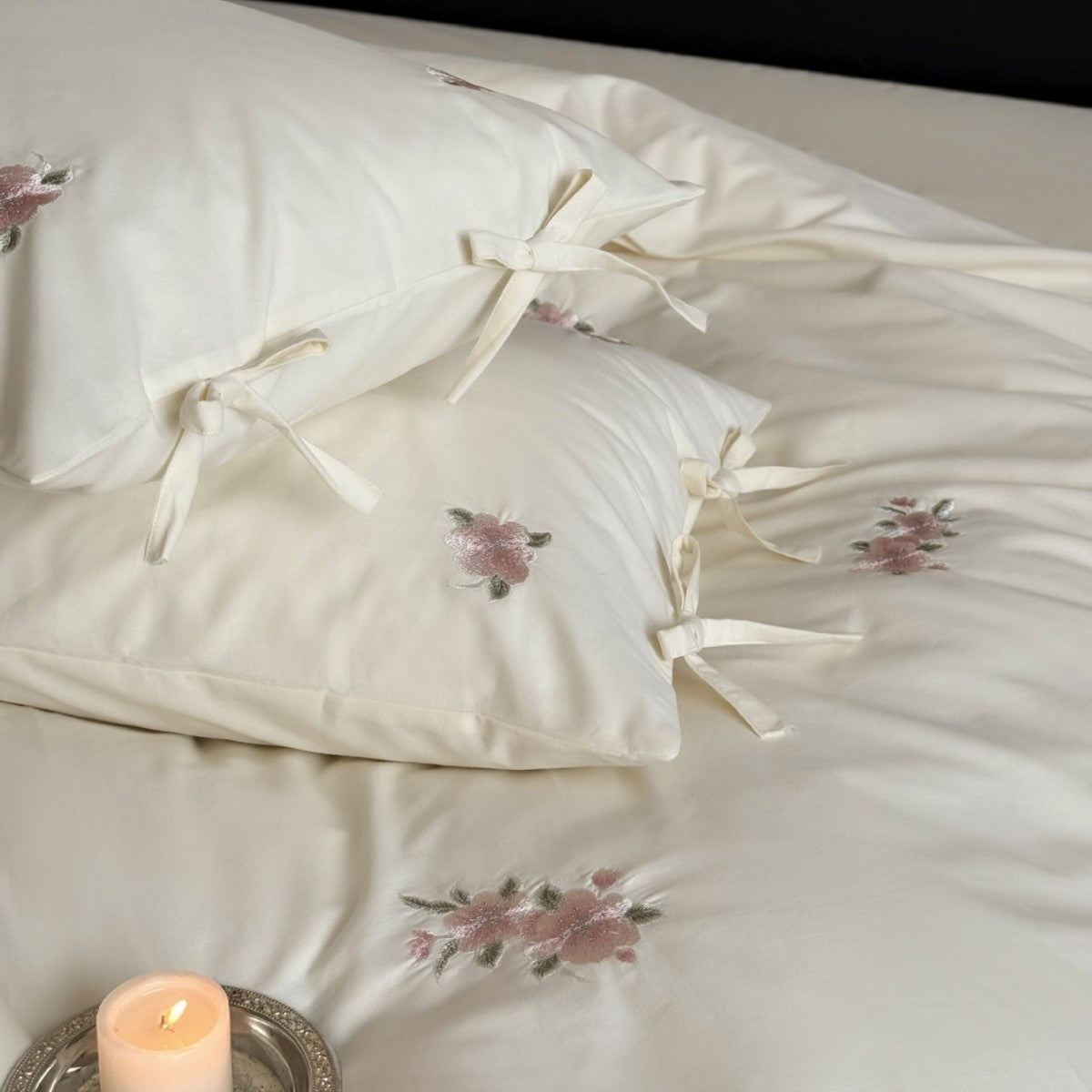 High-quality cotton bedding set with embroidered floral accents — product view 4