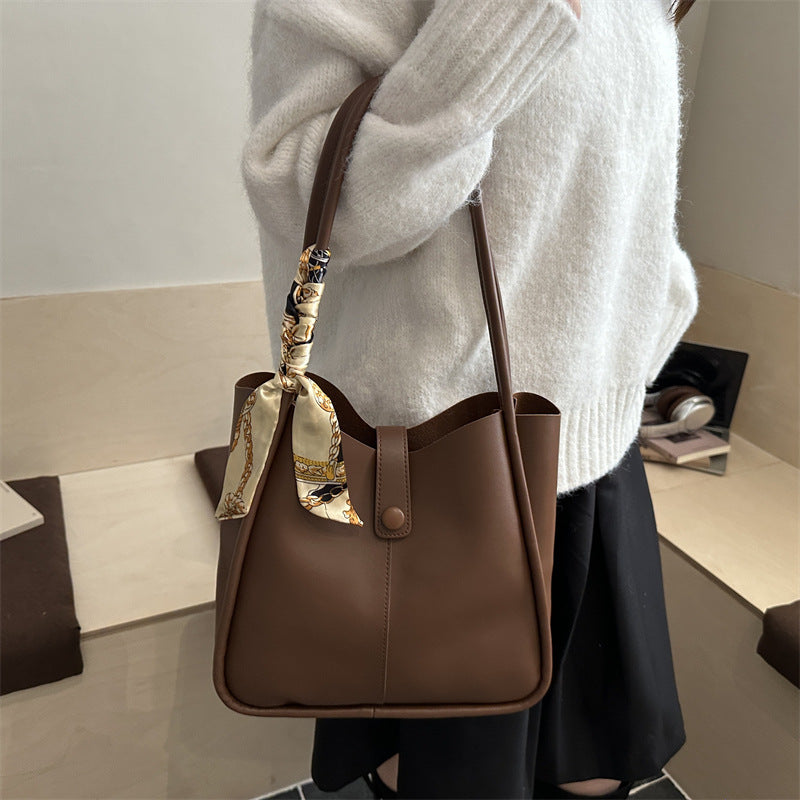 Elegant Minimalist Handbag — product view 4