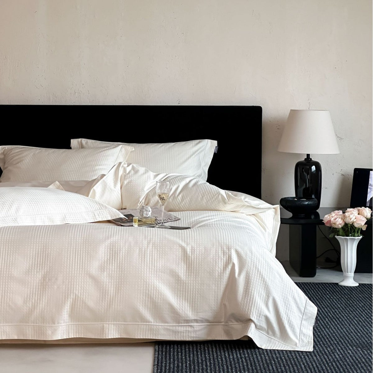 Reversible cotton satin bedding set with fine structure and hotel closure — product view 7