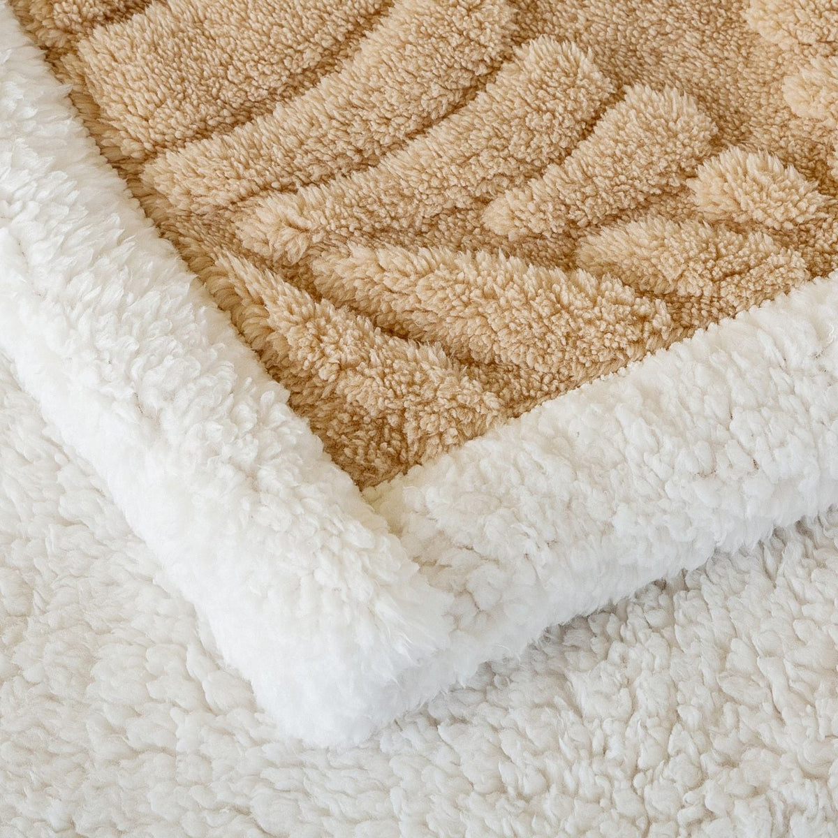 Cozy Fleece Throw Blanket LoungeYard — product view 3