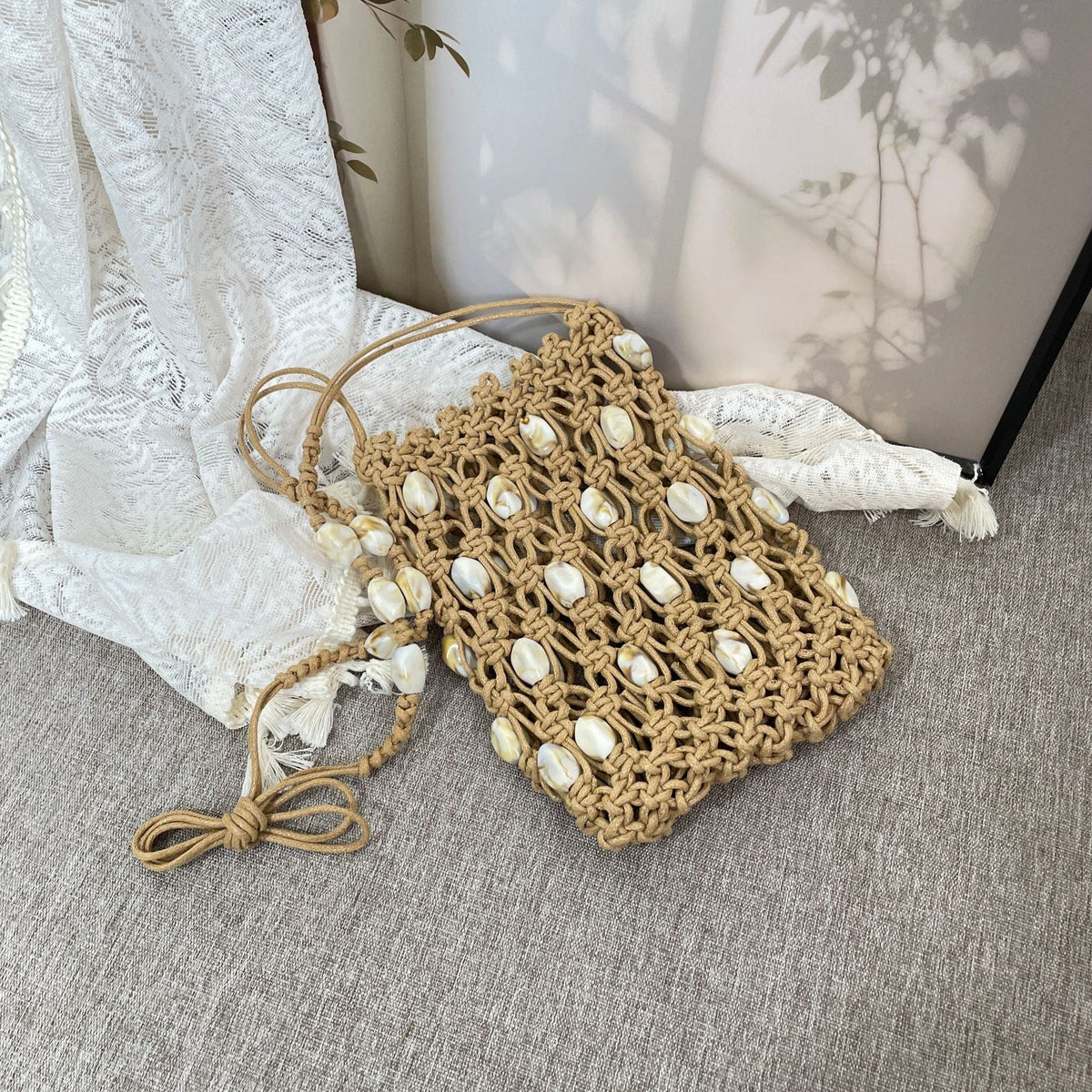 Hand-knotted shoulder bag with shells LoungeYard — product view 4