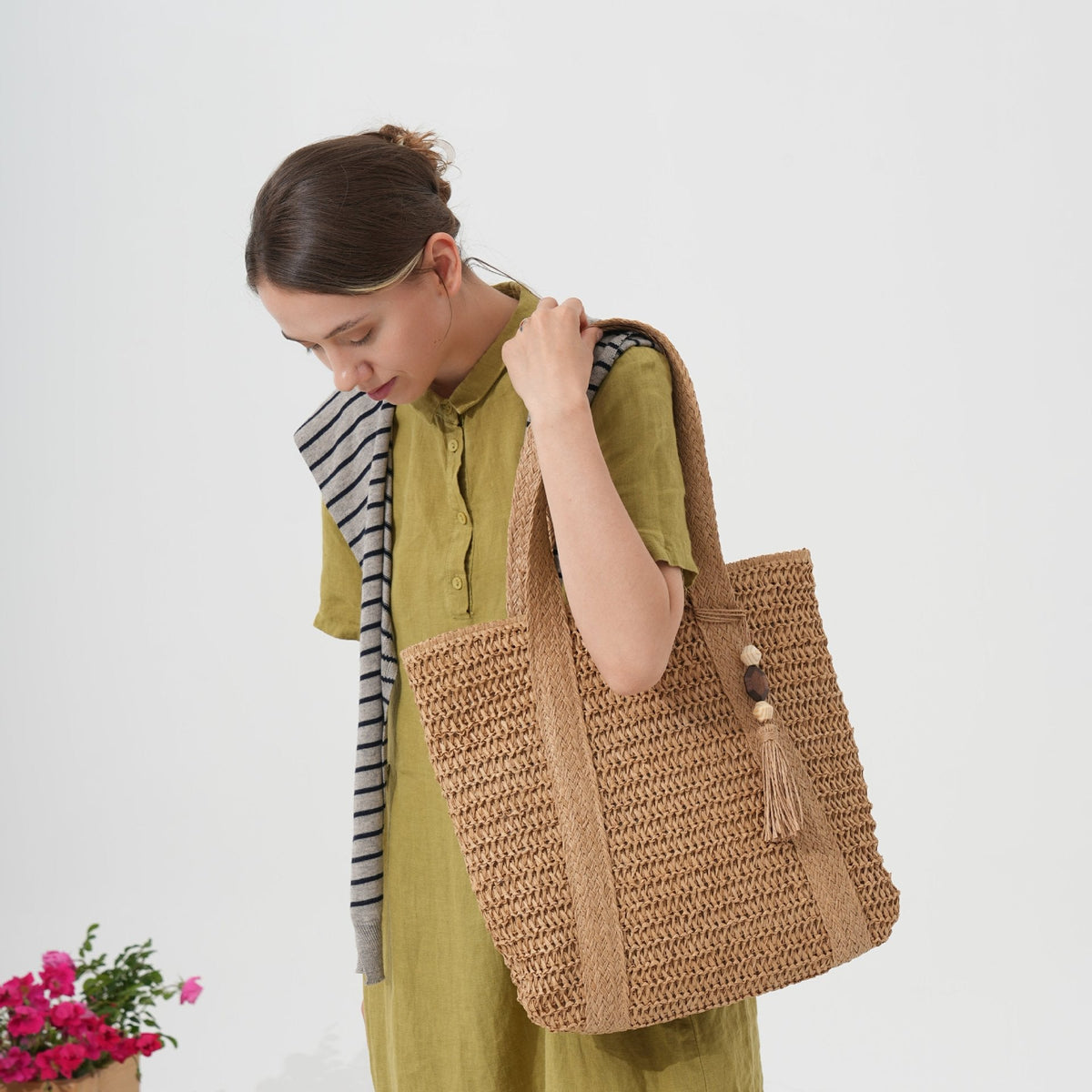 Spacious shopping bag with textured fabric pattern LoungeYard — product view 2