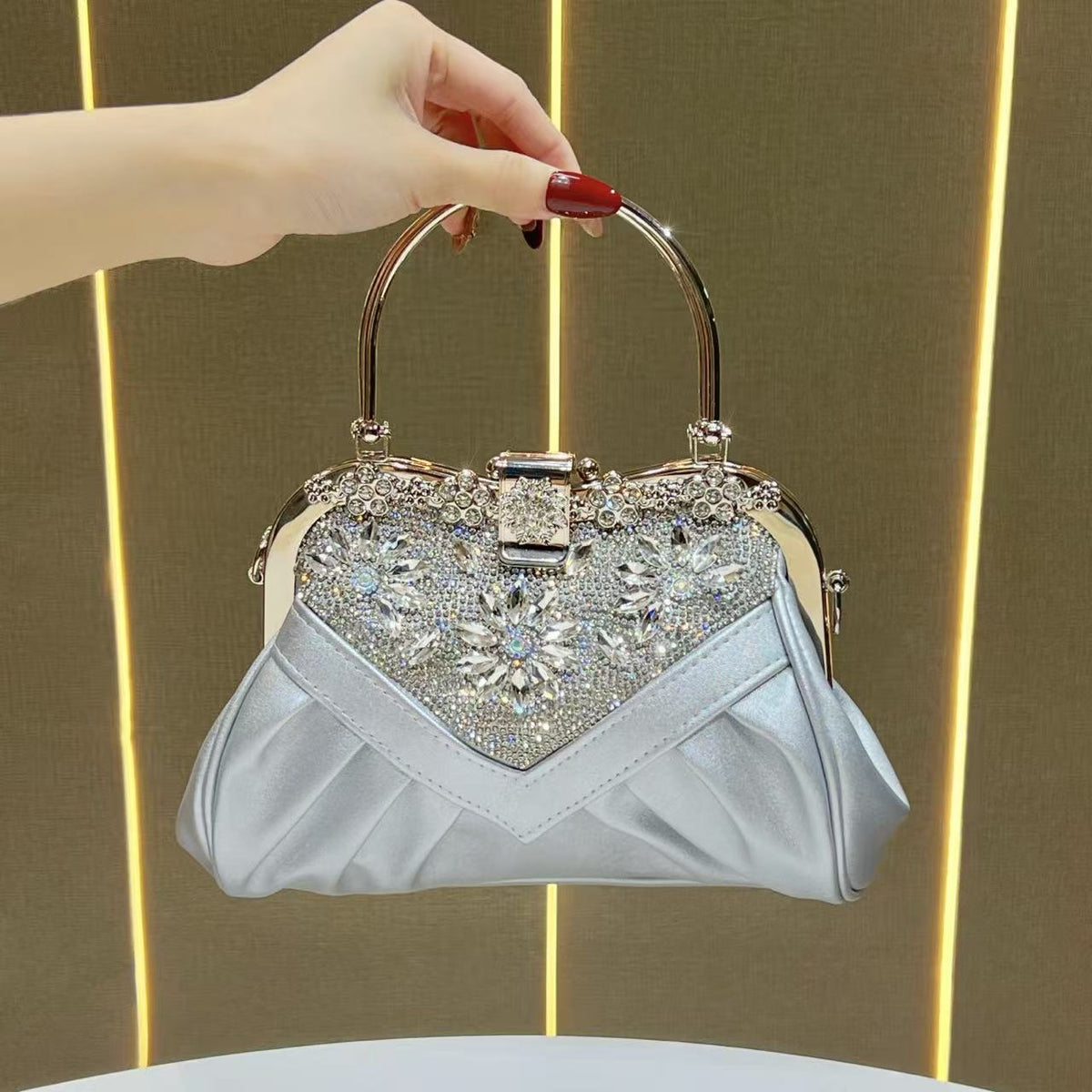 Elegant Decorative Handheld Evening Bag — product view 4