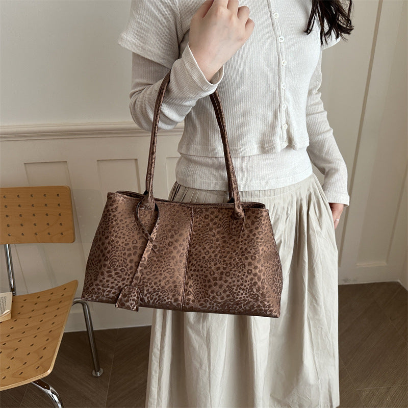 Stylish Cheetah Print Handbag — product view 1