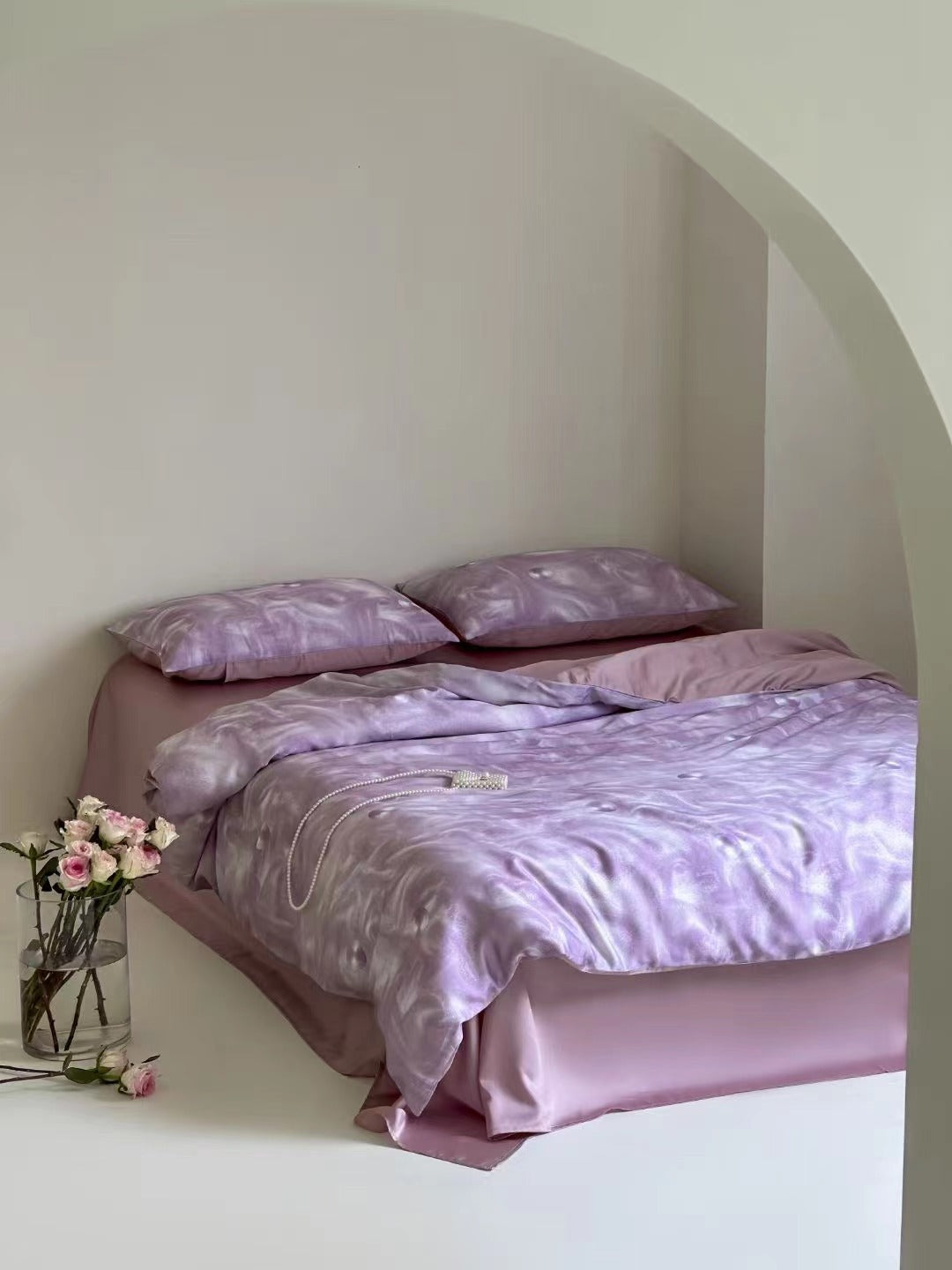 Bedding set made of satin with a soft ombre color gradient and a silky-matte feel — product view 6