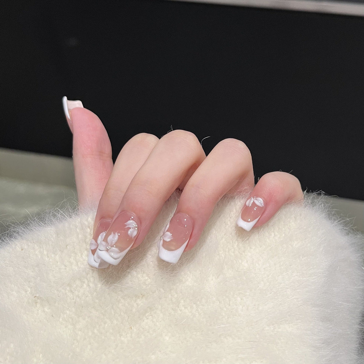 Elegant Floral Design Press-On Nails — product view 1