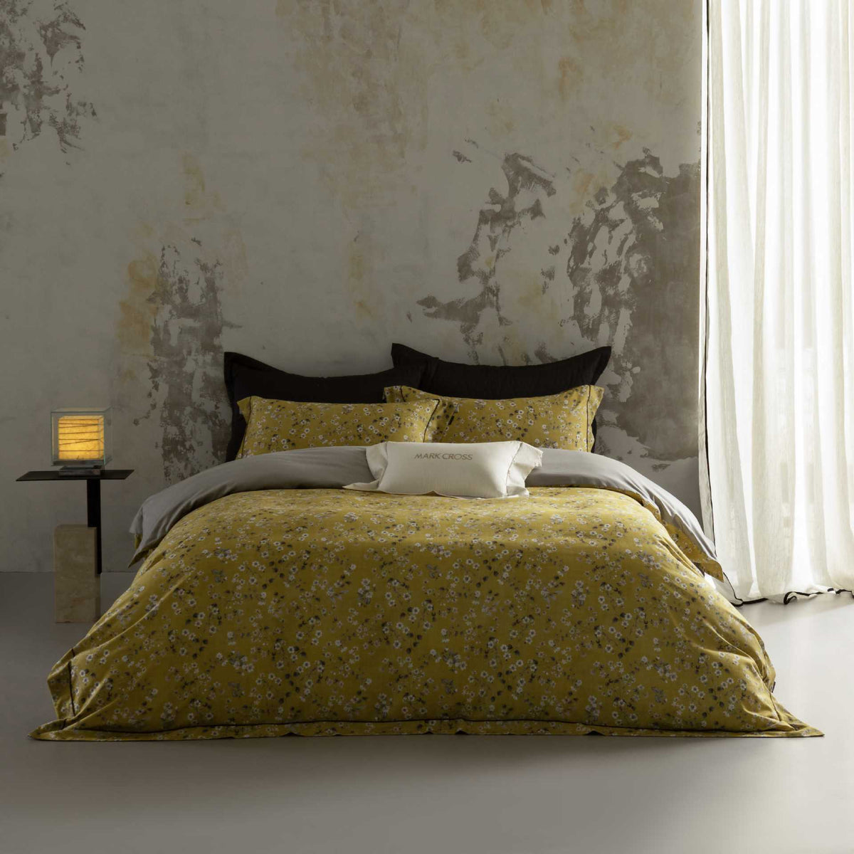 Bed linen set with subtle leaf and feather jacquard made of cotton percale — product view 6