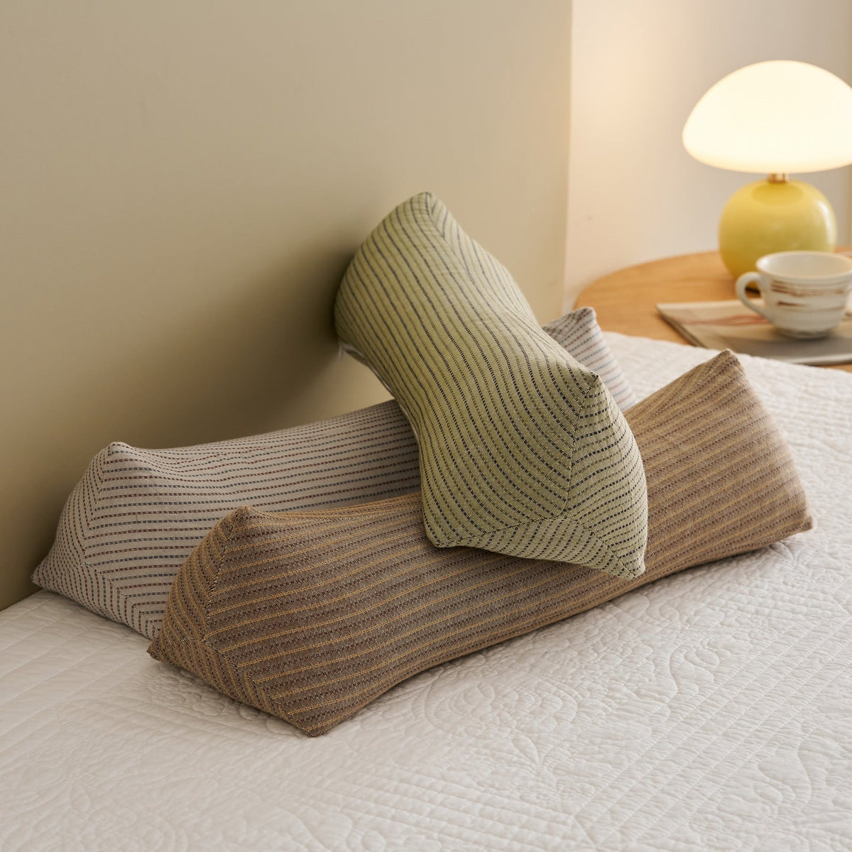 Ergonomic neck support roll with special comfort design LoungeYard — product view 3