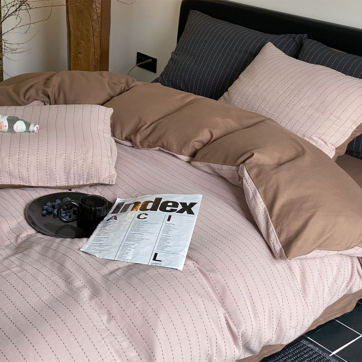 Reversible bedding set made of finely woven cotton satin with a fine quilted stripe — product view 7