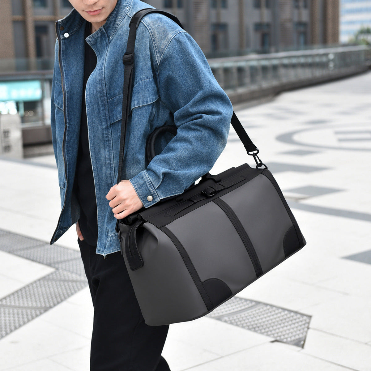 Elegant Travel Bag with Additional Compartments LoungeYard — product view 4