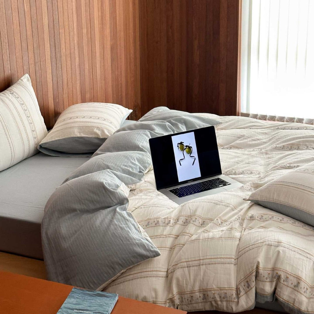 Reversible cotton bedding set with fine stripe and ethnic pattern — product view 3