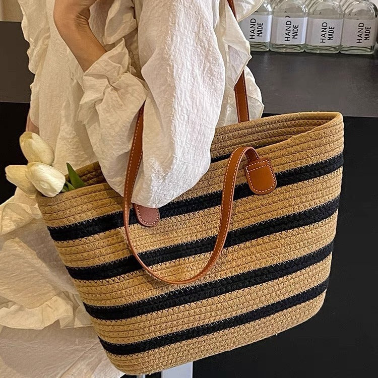 Stylish straw bag with contrasting stripes LoungeYard — product view 3