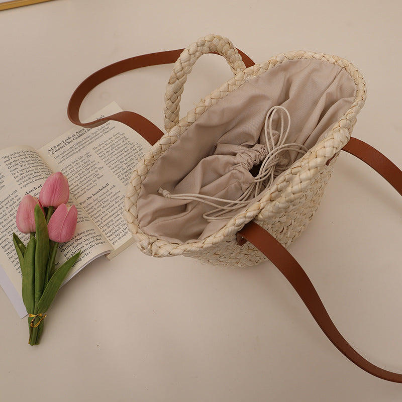 Handcrafted straw bag with sturdy leather handles LoungeYard — product view 4