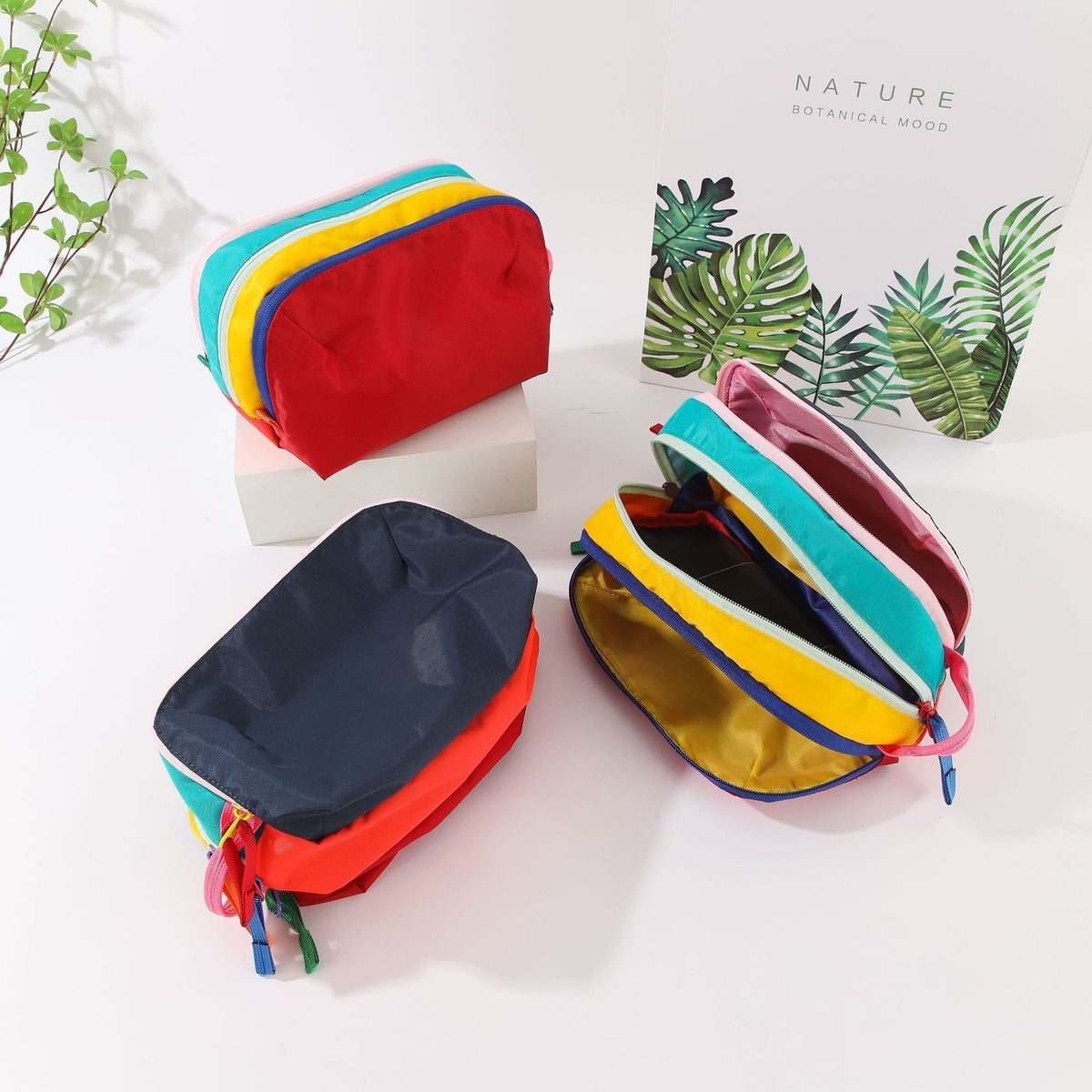 Toiletry Bag LoungeYard — product view 2