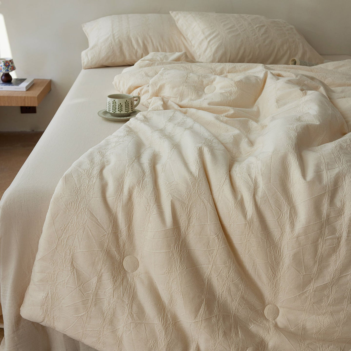 Quilted duvet cover made of linen-cotton mix with subtle textured embroidery and button tufting — product view 2
