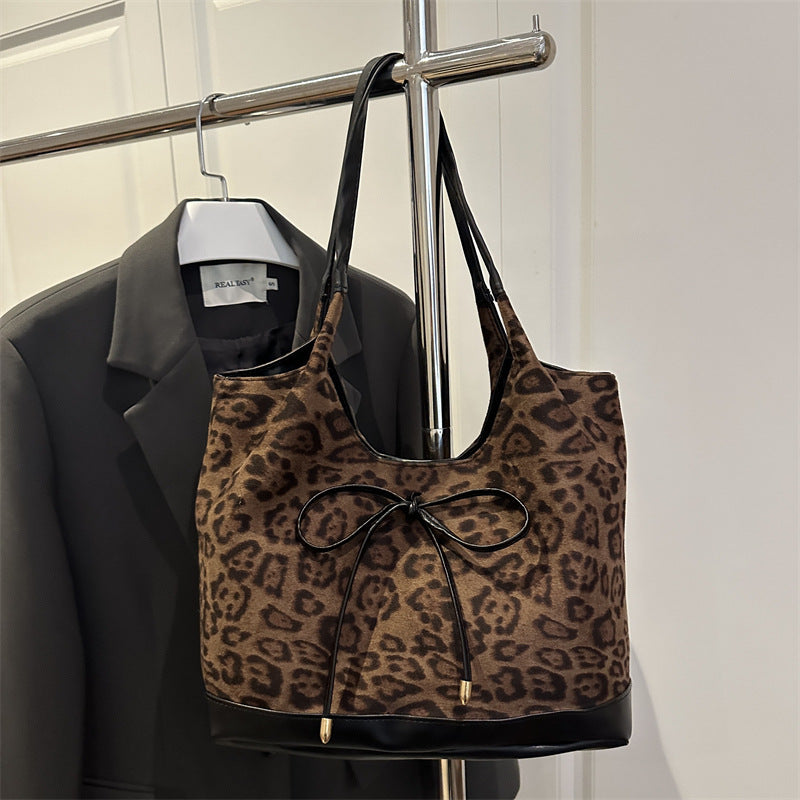 Chic Leopard Print Tote — product view 6