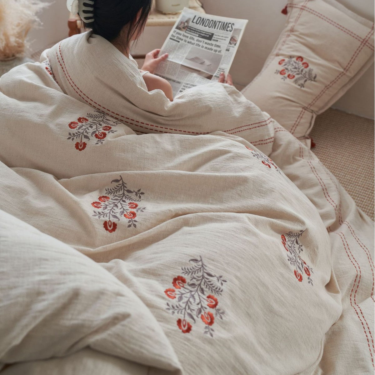 Embroidered bedding set — product view 3
