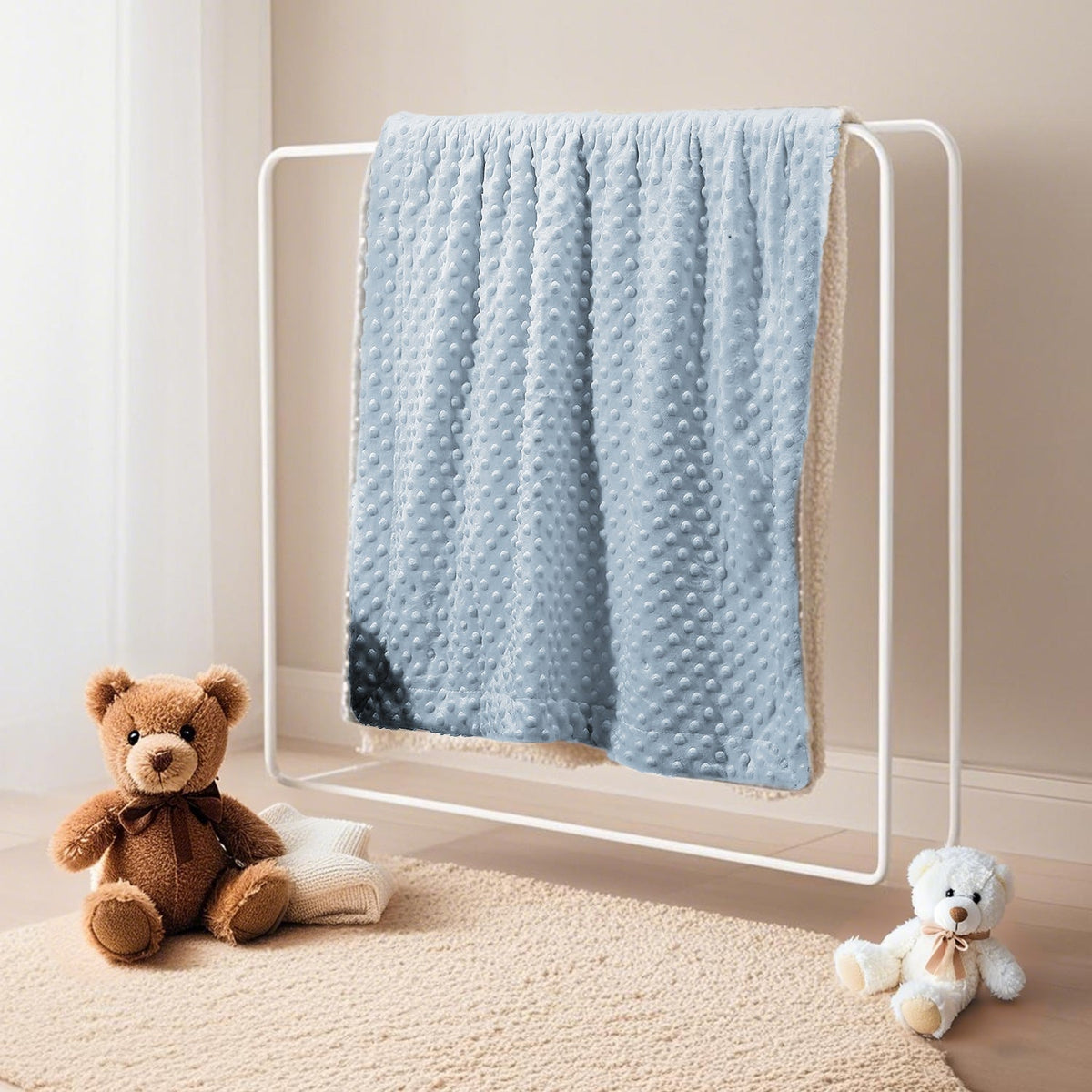 soft and reversible cozy blanket LoungeYard — product view 2