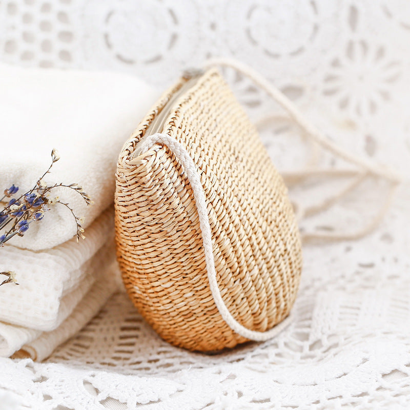 Handbag in Modern Shell Shape LoungeYard — product view 2