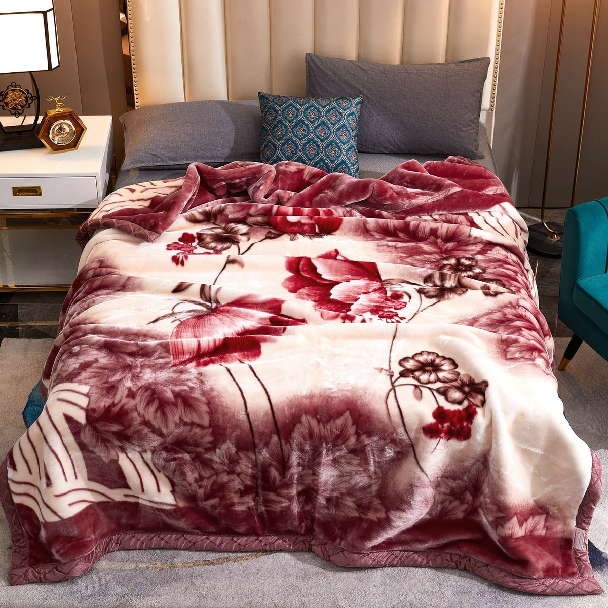 Decorative Fleece Throw Blanket LoungeYard — product view 1