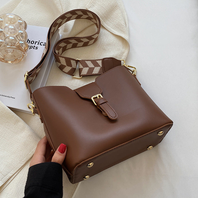 Versatile Chic Crossbody Bag LoungeYard — product view 6