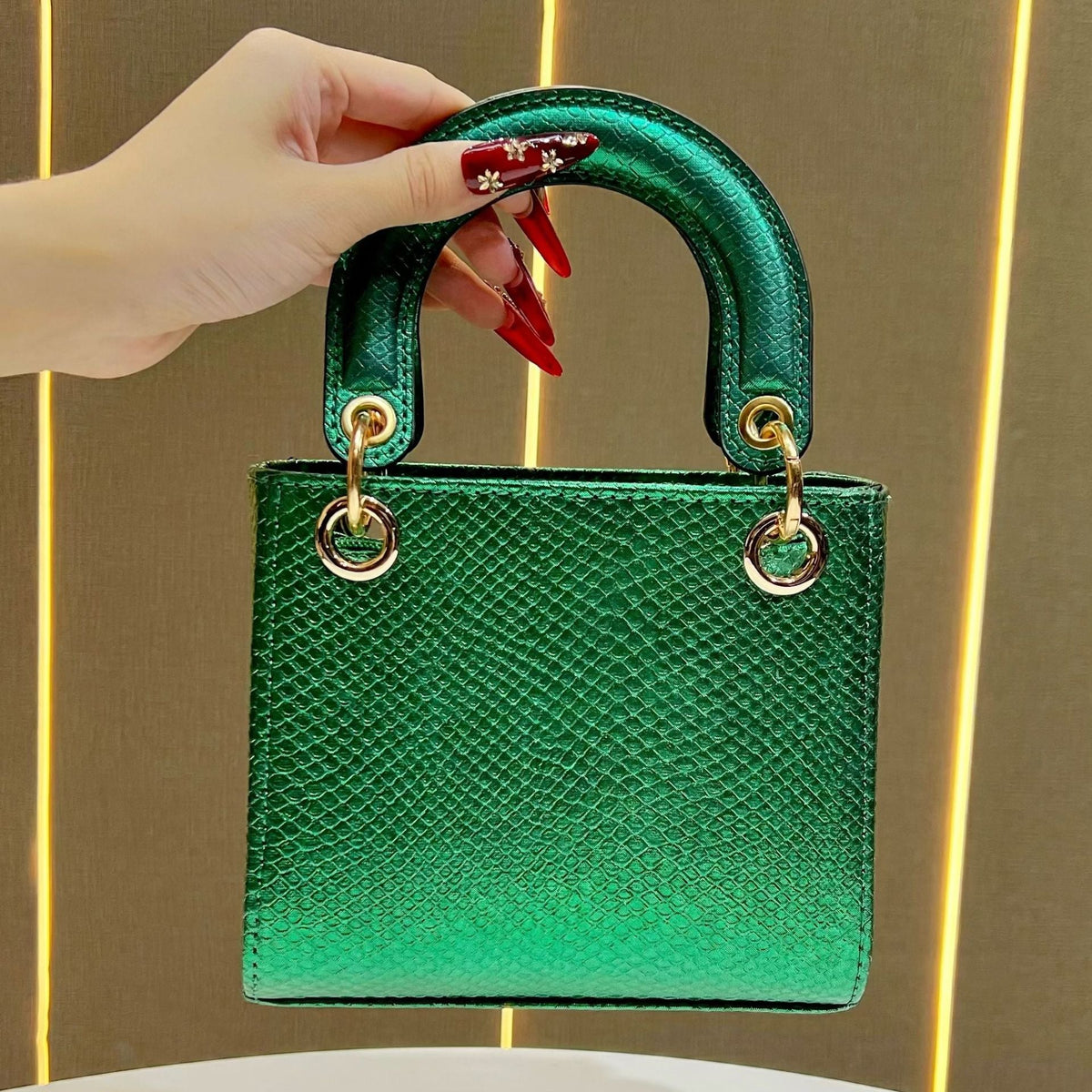 Stylish Snakeskin Textured Handbag — product view 6