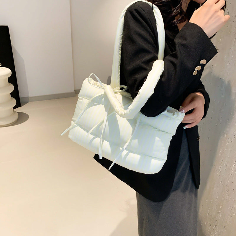 Fashionable quilted tote bag LoungeYard — product view 2