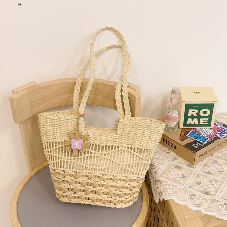 Handcrafted wicker basket LoungeYard — product view 6