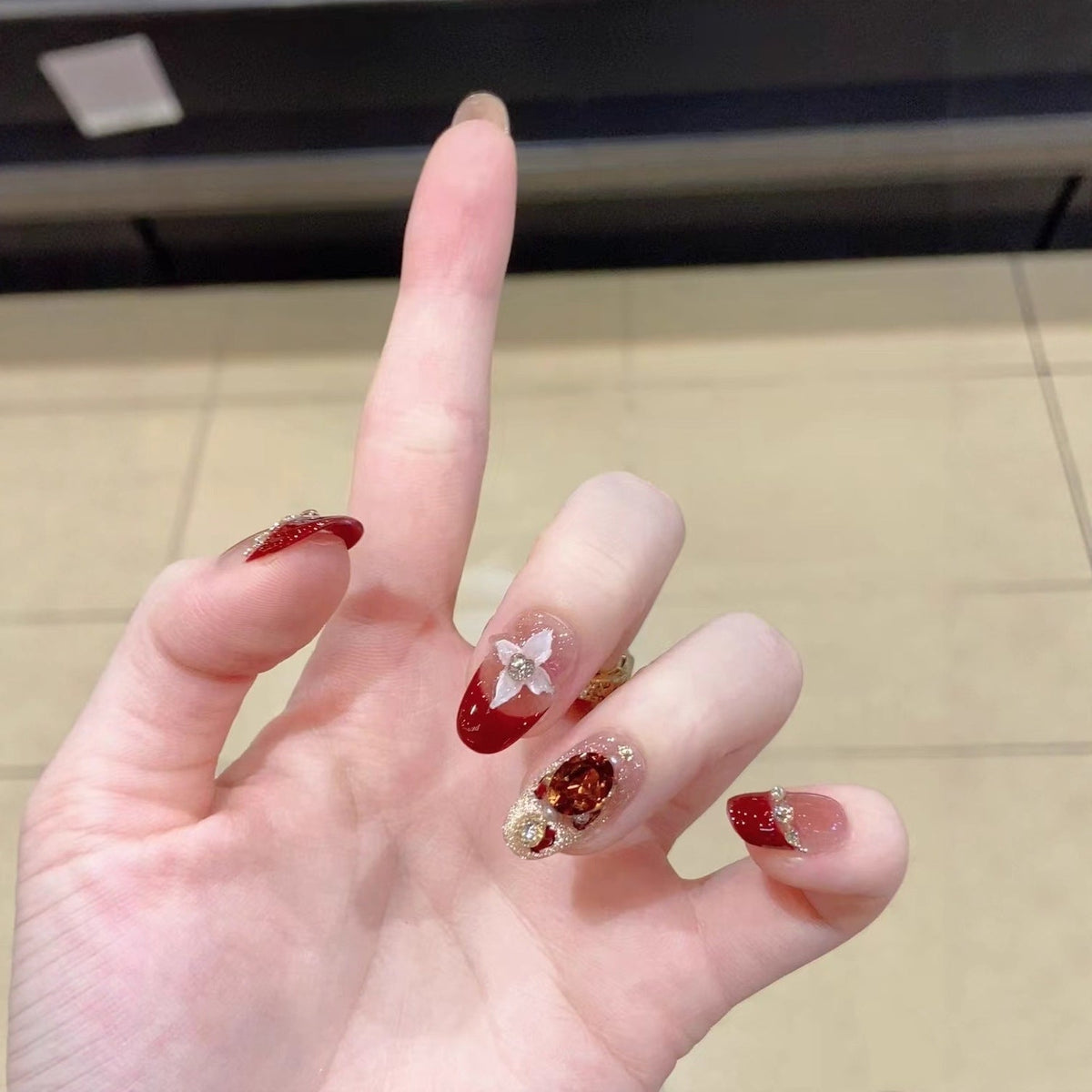 Artistic Holiday-Themed Nail Art Extensions — product view 2