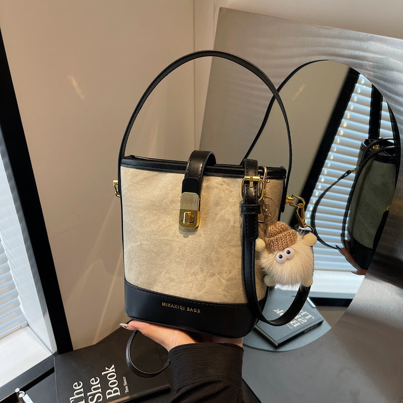 Chic Structural Handbag LoungeYard — product view 7