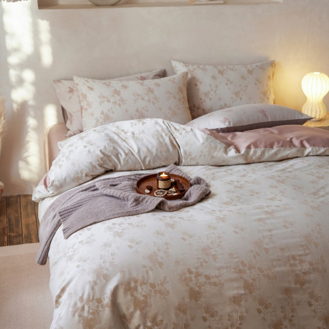 Luxurious cotton satin bedding set with fine jacquard pattern — product view 2