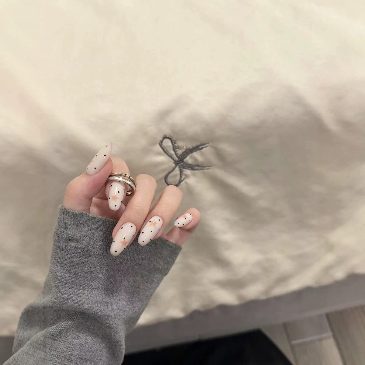 Artistic Press-On Nail Design — product view 1