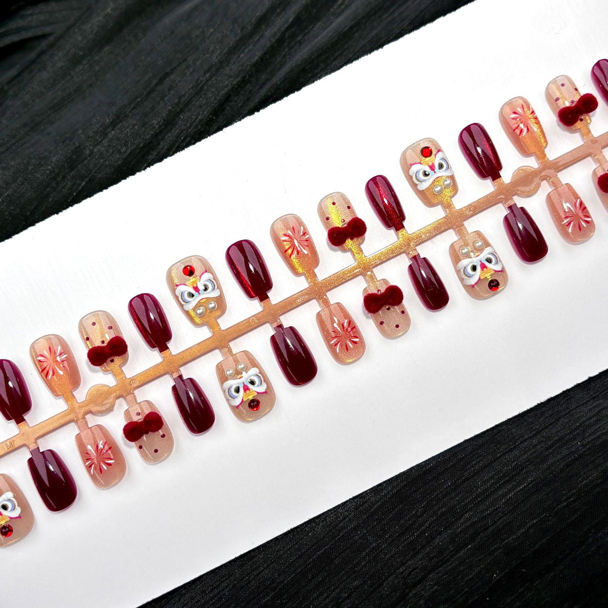 Artistic Red-Themed Press-On Nail Art Set — product view 2