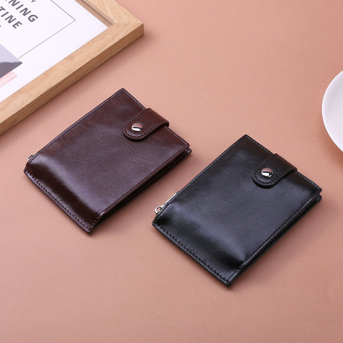 Minimalist Zippered Wallet — product view 4
