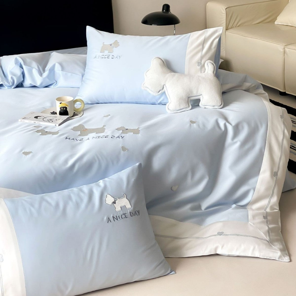 Cotton satin bedding set with embroidered dog motifs and reversible function — product view 1