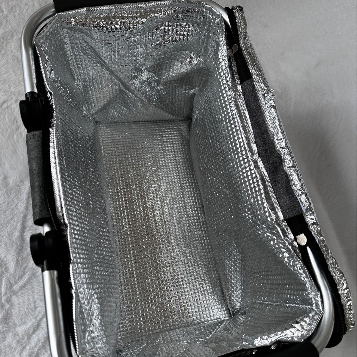 Cooler bag with sturdy aluminum frame and insulating inner lining LoungeYard — product view 2