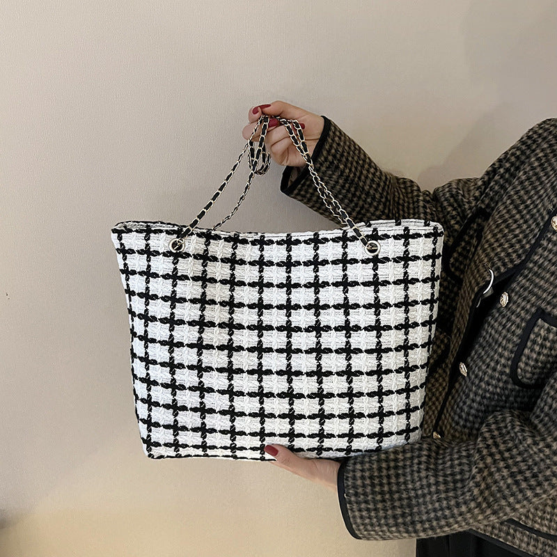 Elegant Checkered Tote Bag — product view 4