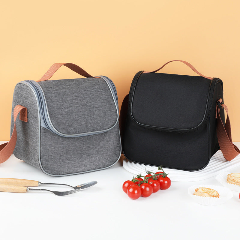 Insulated Picnic Bag with Practical Carrying Strap LoungeYard — product view 1