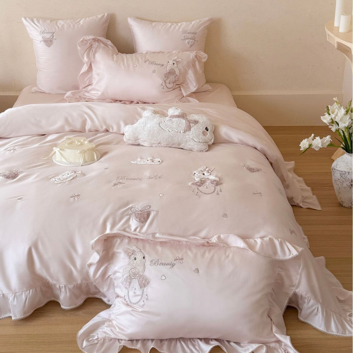Satin bedding set with ruffles, embroidered bunny appliqués and silky-smooth finish — product view 5