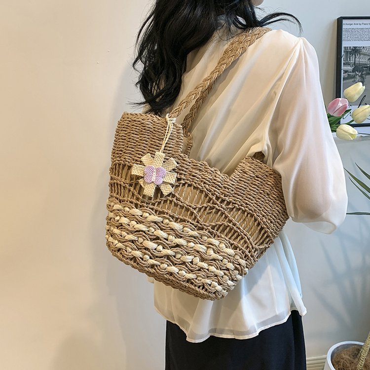 Handcrafted wicker basket LoungeYard — product view 3