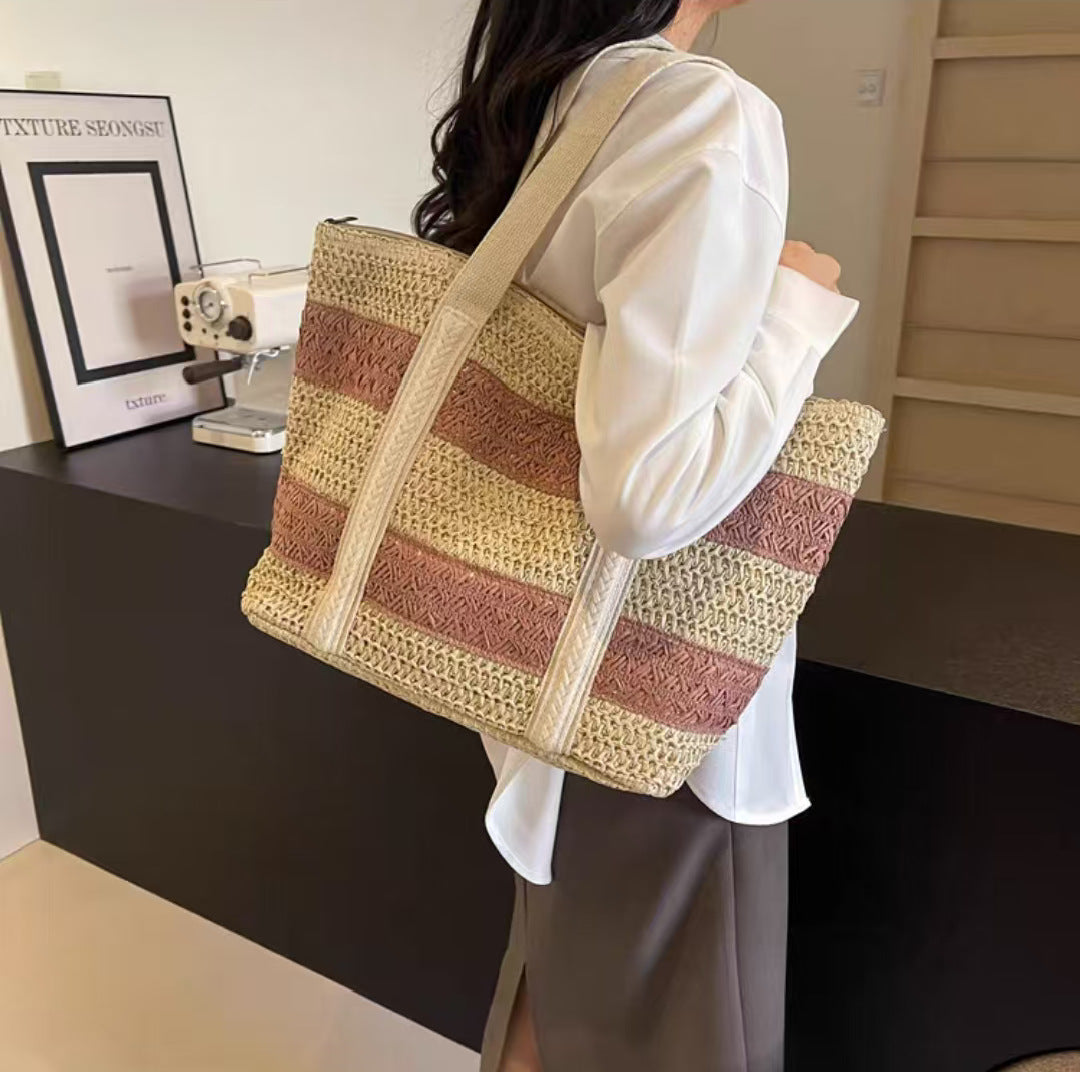 Stylish beach bag with structured design LoungeYard — product view 2
