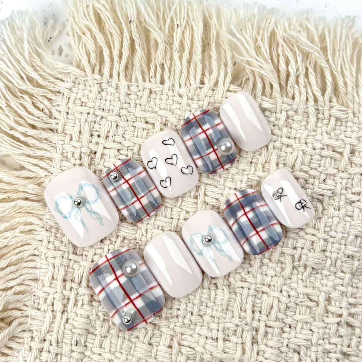 Artistic Press-On Nail Art Set with Decorative Patterns — product view 4