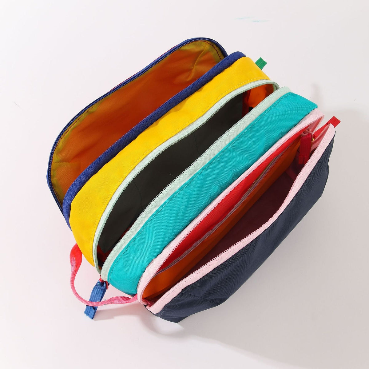 Toiletry Bag LoungeYard — product view 3
