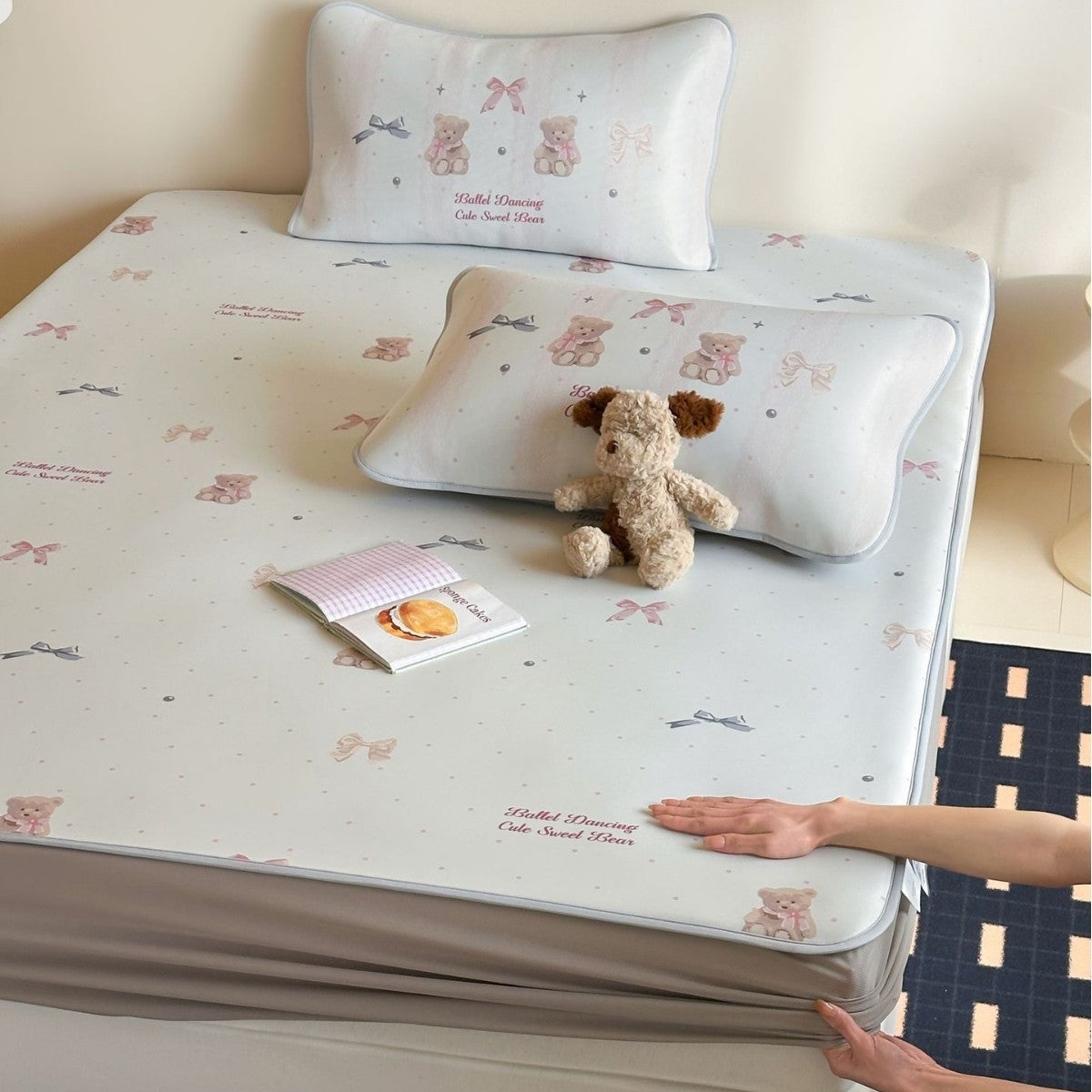 Floral fitted sheet set made of skin-friendly cotton with fine piping and slip-resistant underside — product view 2