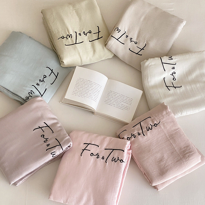 Luxurious cotton satin bedding set with embroidery and contrast piping — product view 3