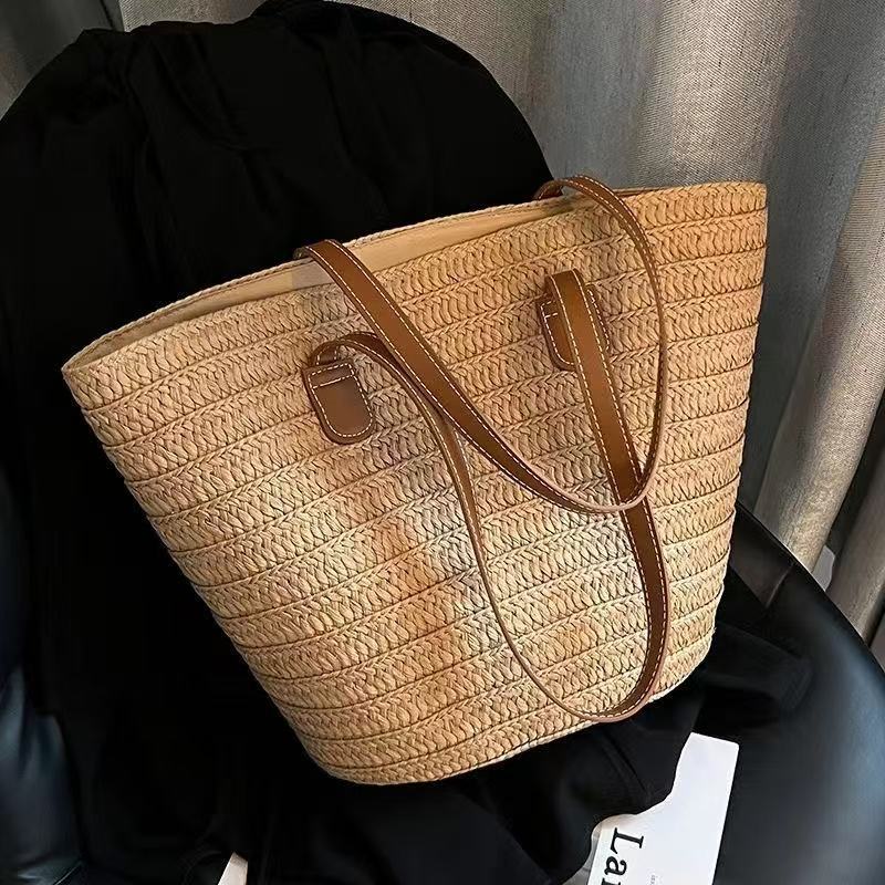 Elegant handbag with sophisticated fabric LoungeYard — product view 1