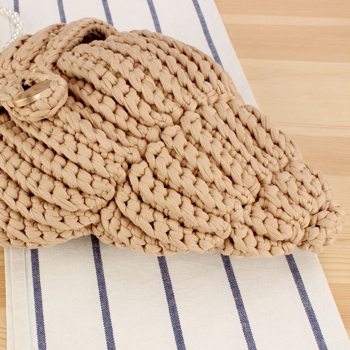 Elegant Handbag in Shell Design LoungeYard — product view 3