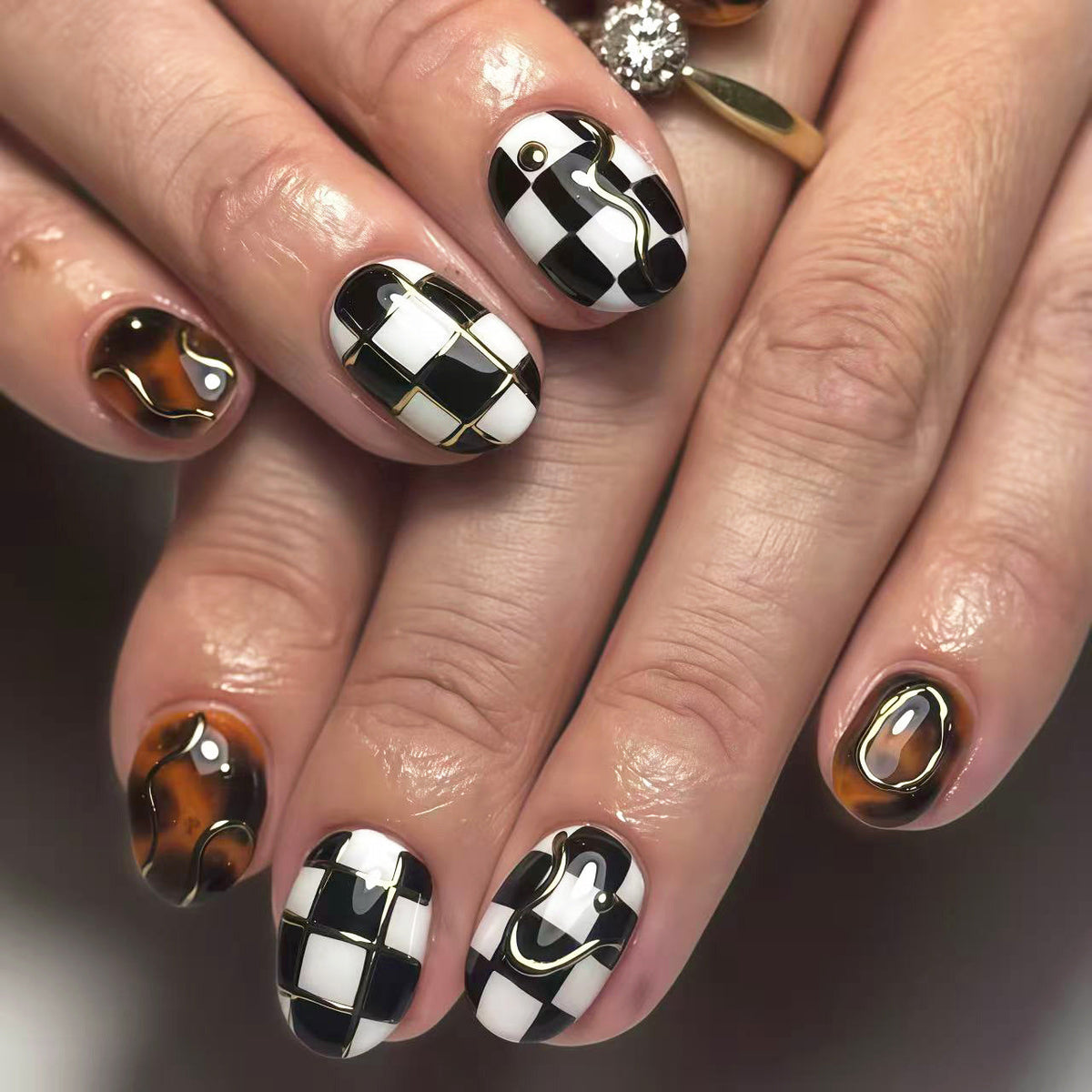 Decorative Press-On Nail Art Set with Checkered Design — product view 1