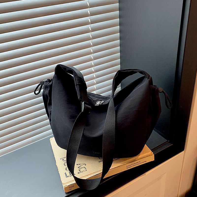 Relaxed Sling Bag LoungeYard — product view 6